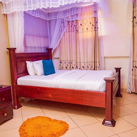 Twin Towers Hotel Kampala Buitenkant foto