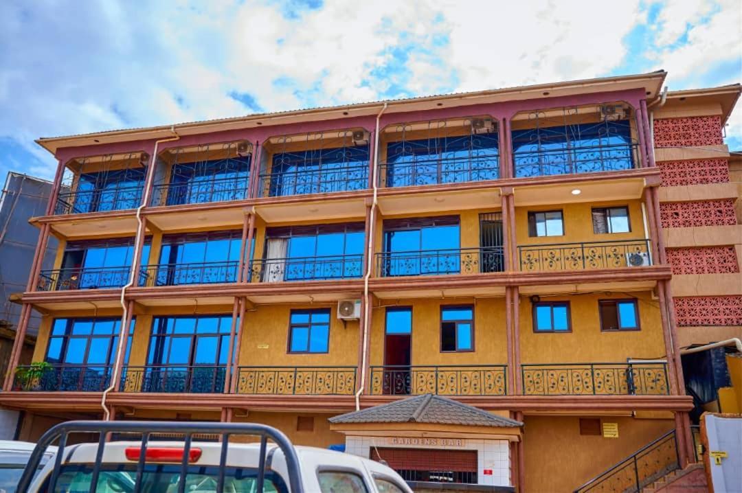 Twin Towers Hotel Kampala Buitenkant foto
